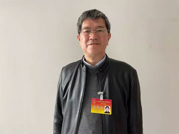 吳偉進代表:住宅外墻請專業(yè)機構做定期維保 吳偉進代表:住宅外墻請專業(yè)機構做定期維保